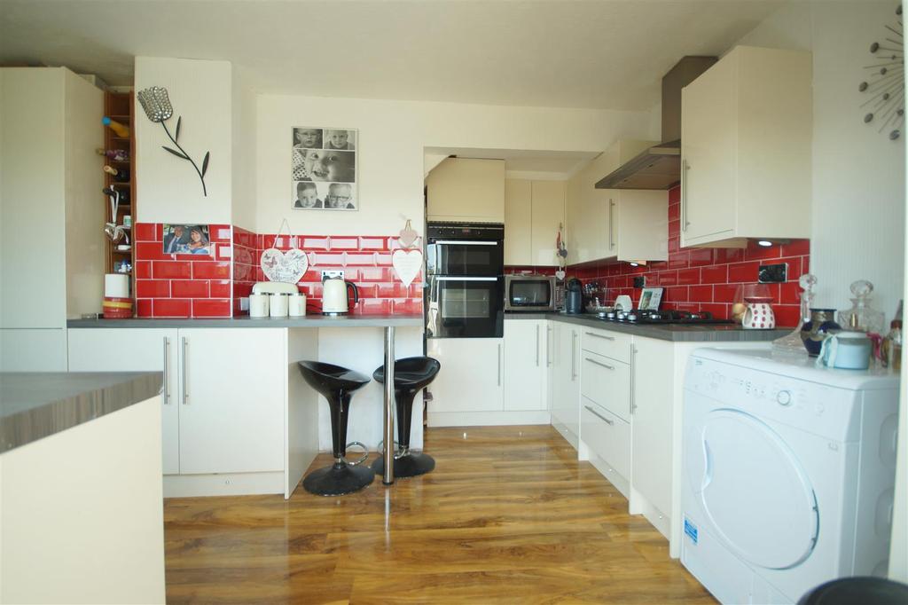 Ash Grove, North Bersted, Bognor Regis 2 bed semidetached house £229,999