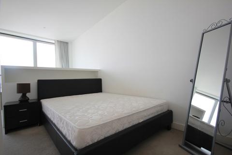 Studio to rent, Rotunda, New Street, Birmingham, B2