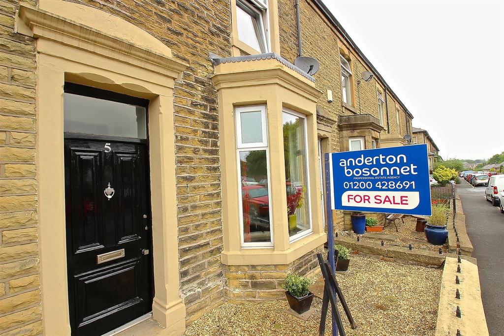 Castle View, Clitheroe 4 bed terraced house £225,000