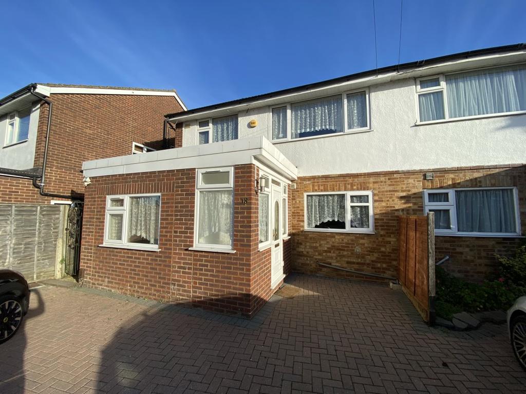 Stanwell Road, Ashford 4 bed semidetached house £1,750 pcm (£404 pw)