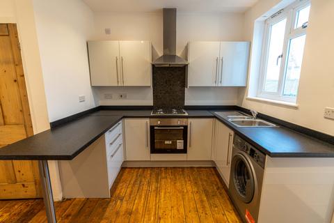 3 bedroom terraced house to rent, Thomas Street, Rochester, Kent, ME1