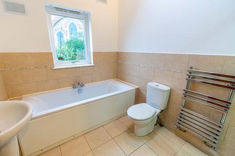 3 bedroom terraced house to rent, Thomas Street, Rochester, Kent, ME1