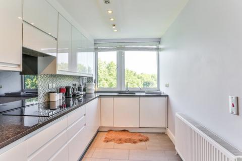 4 bedroom apartment to rent, Hyde Park Gate, Hyde Park SW7