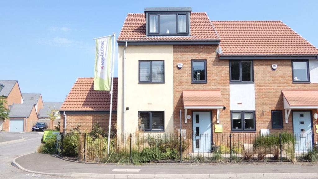 Lyons Way, South Shields 3 bed semidetached house £795 pcm (£183 pw)
