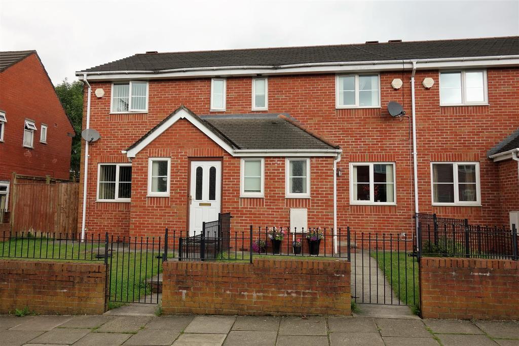 Holme Avenue, Bury 3 bed semidetached house £135,000