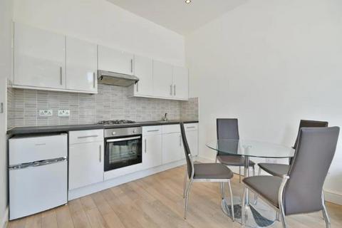 2 bedroom flat to rent, Minster Road, West Hampstead, London