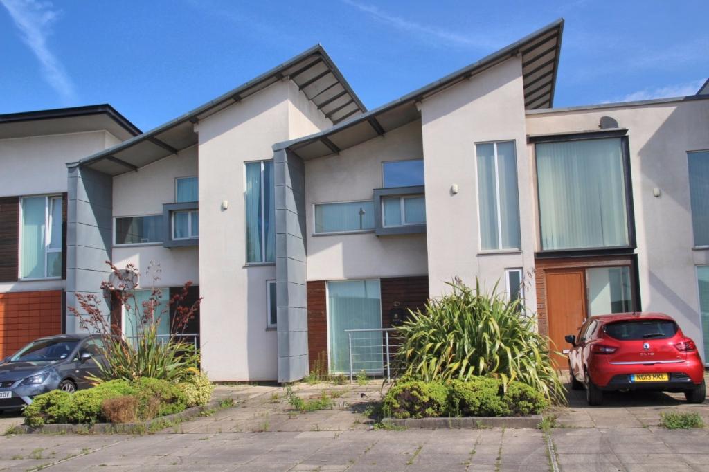 Wren Way, Manchester, M11 3 bed townhouse £950 pcm (£219 pw)