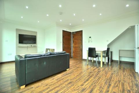 1 bedroom apartment to rent, Commercial Road, London E1