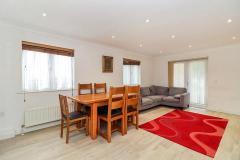 2 bedroom flat for sale, Metropolitan Place, 80 Rickmansworth Road, Watford, WD18