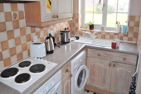 2 bedroom property to rent, CRERAN WALK