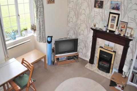 2 bedroom property to rent, CRERAN WALK