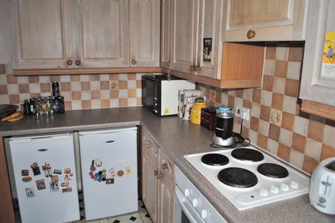 2 bedroom property to rent, CRERAN WALK