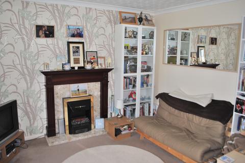 2 bedroom property to rent, CRERAN WALK