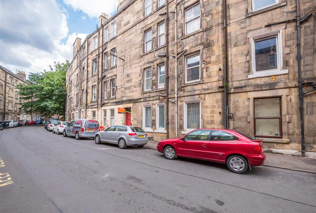 Waverley Park, Edinburgh 1 bed flat £135,000