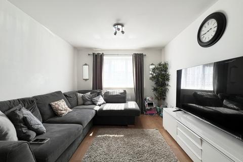 2 bedroom apartment to rent, Cherry Blossom Close, Palmers Green, N13