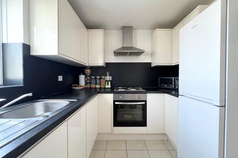 2 bedroom apartment to rent, Cherry Blossom Close, Palmers Green, N13