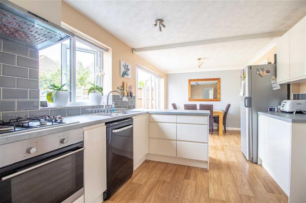 Park Road, Burton Latimer, Kettering 3 bed semidetached house to rent