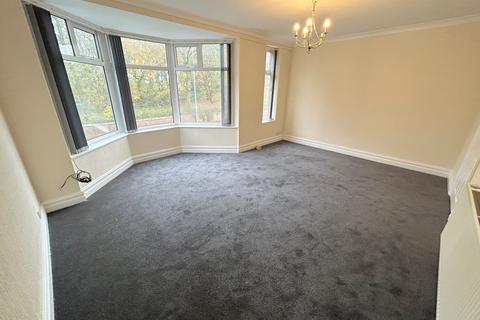 2 bedroom apartment to rent, Prestwich, Manchester M25