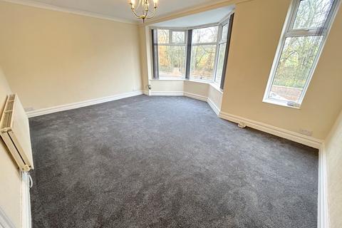 2 bedroom apartment to rent, Prestwich, Manchester M25