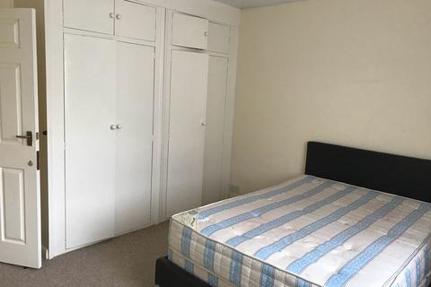 2 bedroom apartment to rent, Woodlands Grove, Isleworth