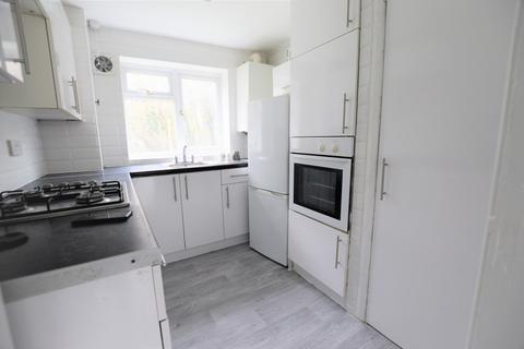 2 bedroom ground floor flat for sale, Larch Crescent, Hayes