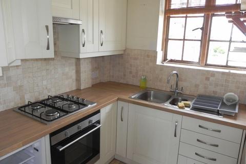 3 bedroom flat to rent, Condor Court Guildford GU2 4BP