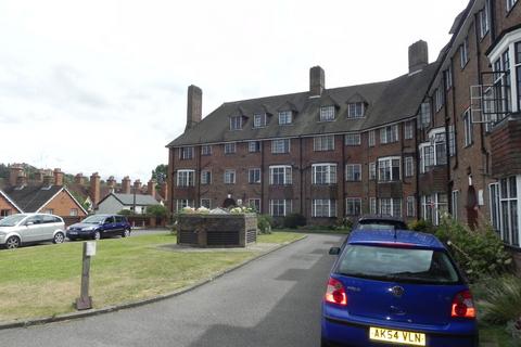 3 bedroom flat to rent, Condor Court Guildford GU2 4BP