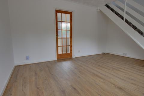 2 bedroom house to rent, The Yews, Horndean