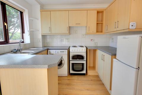 2 bedroom house to rent, The Yews, Horndean