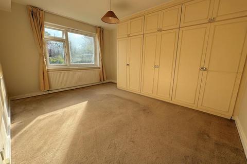 2 bedroom flat to rent, ETCHINGHAM PARK ROAD, FINCHLEY, N3