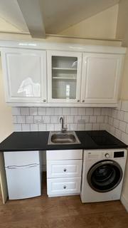 Studio to rent, London W14