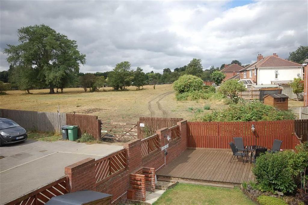 Spring Place Court, Mirfield, WF14 3 bed semidetached house £149,995