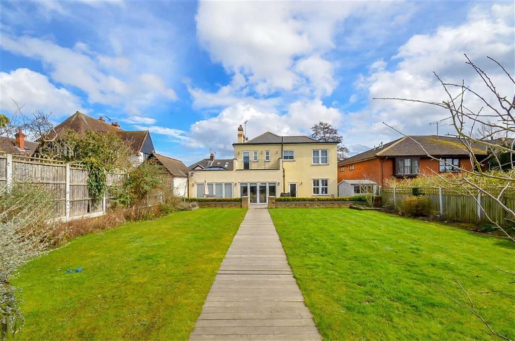 Kingswood Chase, Leighonsea, Essex 4 bed detached house £800,000