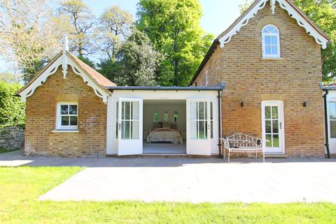 2 bedroom cottage to rent - Linton Park