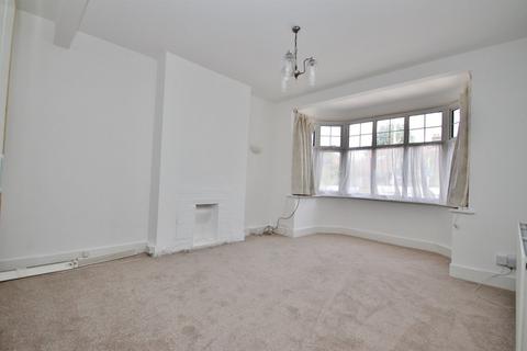 3 bedroom semi-detached house to rent, Avenue Road, Woodford Green