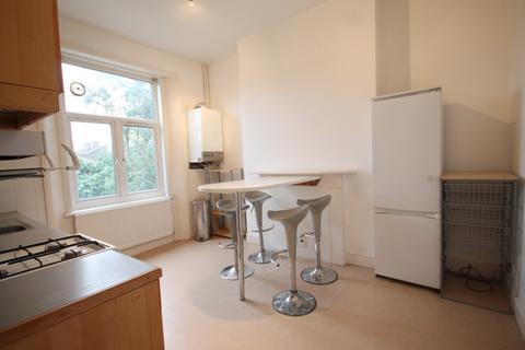 3 bedroom flat to rent, Axminster Road, Islington, N7