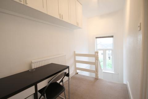 3 bedroom flat to rent, Axminster Road, Islington, N7