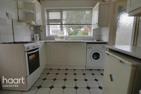 3 bedroom semi-detached house to rent, Pits Avenue, Leicester