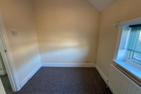 3 bedroom semi-detached house to rent, Langley Avenue, Somercotes,