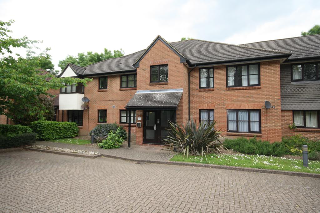 Stonefield Park Maidenhead Berkshire 1 bed apartment £825 pcm (£190 pw)