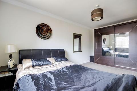 2 bedroom flat for sale - Lincoln Road, Enfield