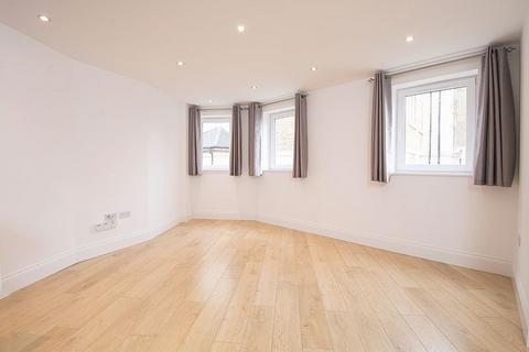 2 bedroom flat to rent, Cloister Court, Walton-on-Thames