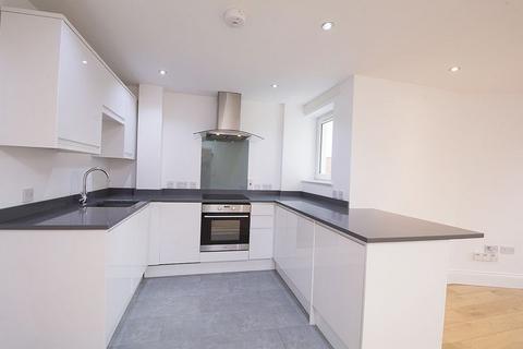 2 bedroom flat to rent, Cloister Court, Walton-on-Thames