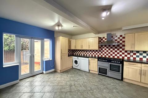 3 bedroom semi-detached house to rent, Blissett Road, New Parks, Leicester LE3