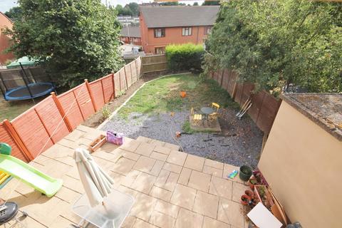 3 bedroom semi-detached house to rent, Blissett Road, New Parks, Leicester LE3