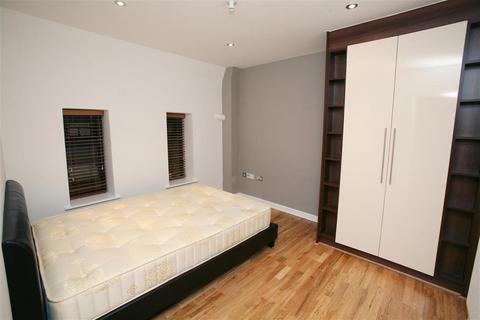 3 bedroom flat to rent, Jacob Masions, Umberston Street, Whitechapel, London