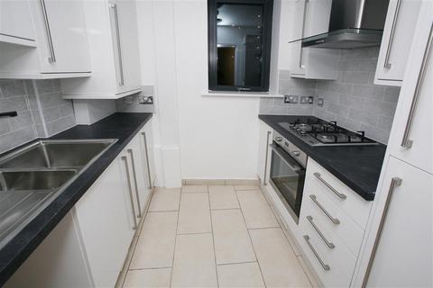 3 bedroom flat to rent, Jacob Masions, Umberston Street, Whitechapel, London