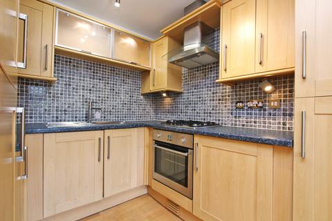 2 bedroom flat to rent, Globe Road, Bethnal Green, London