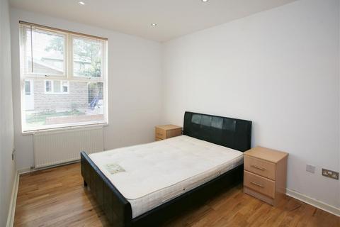 2 bedroom apartment to rent, Kingswood Road, Goodmayes, Ilford