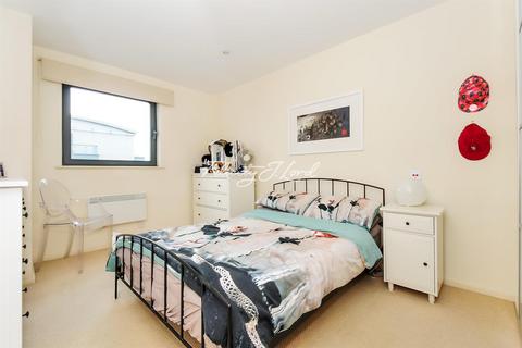1 bedroom flat to rent, Arta House, E1